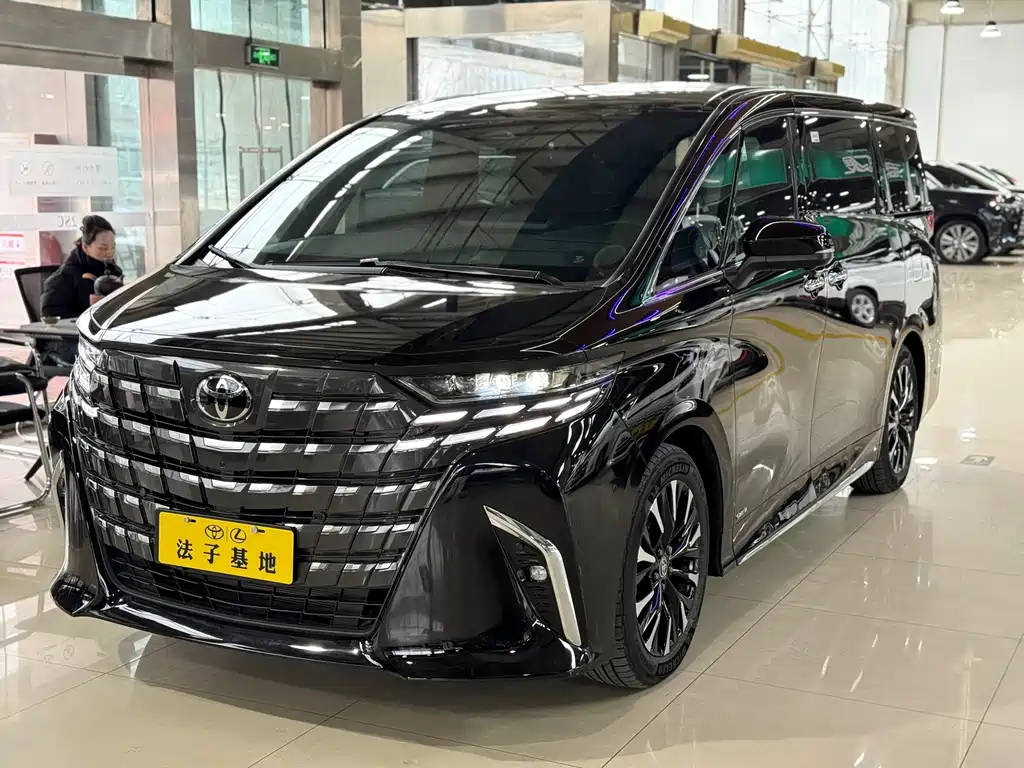 Toyota Alphard — фото 4
