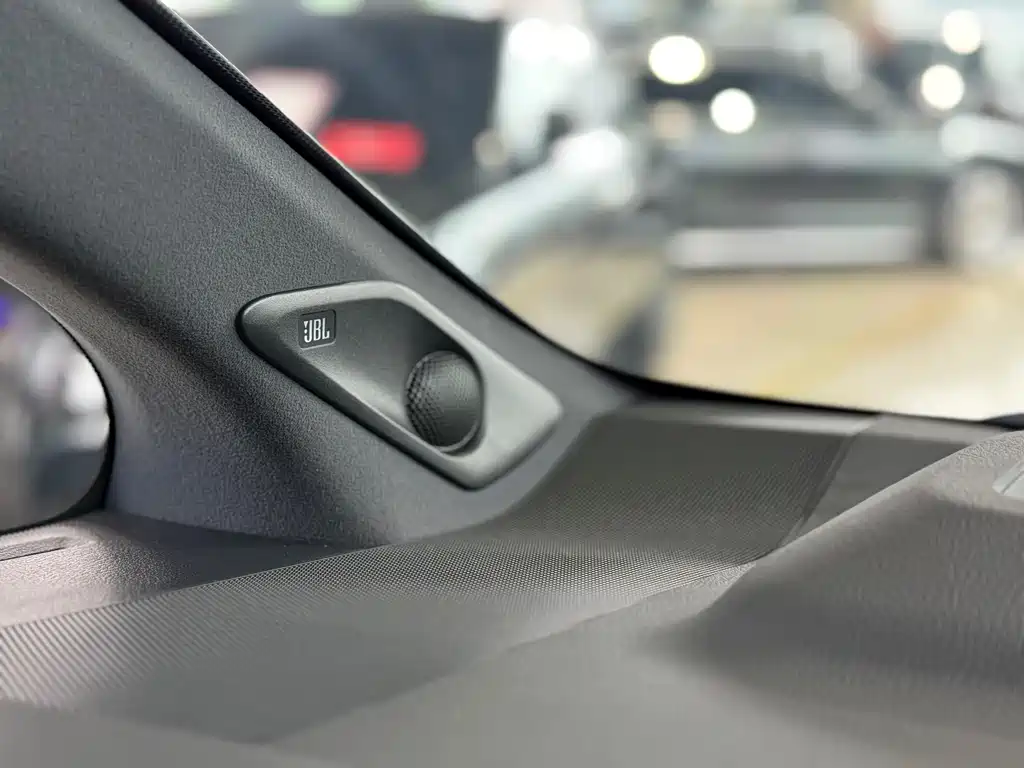 Toyota Alphard — фото 8