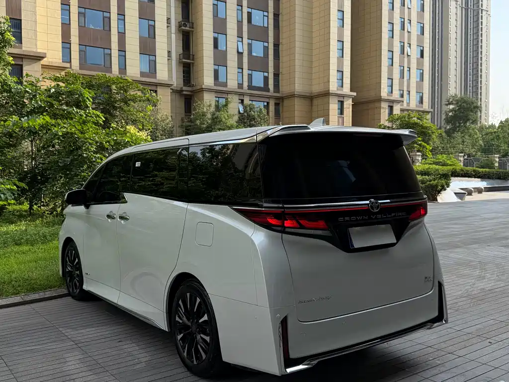 Toyota Vellfire — фото 5