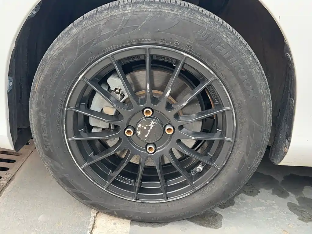 Toyota Yaris L — фото 4