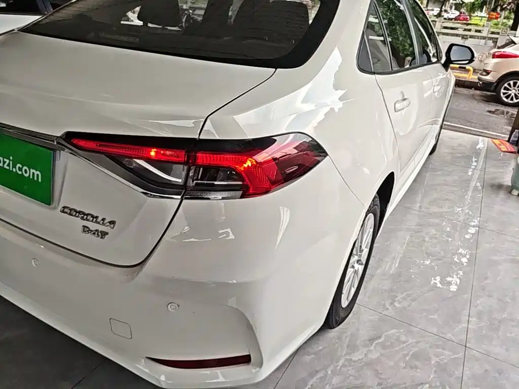 Toyota Corolla — фото 8