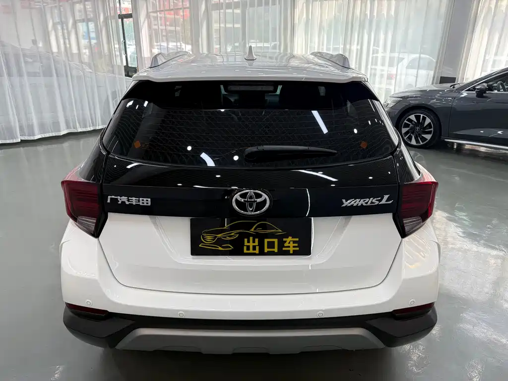 Toyota Yaris L — фото 5