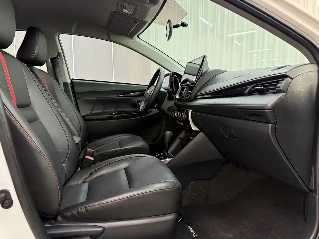 Toyota Yaris L — фото 8