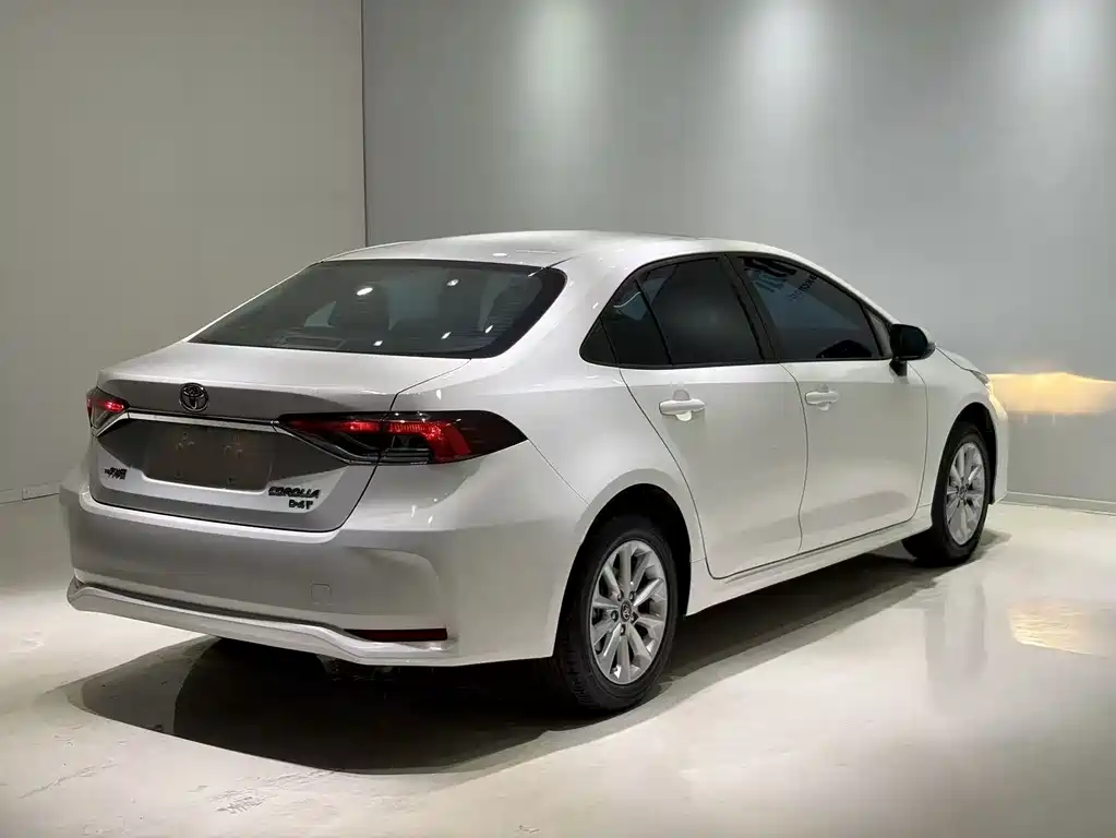 Toyota Corolla — фото 4