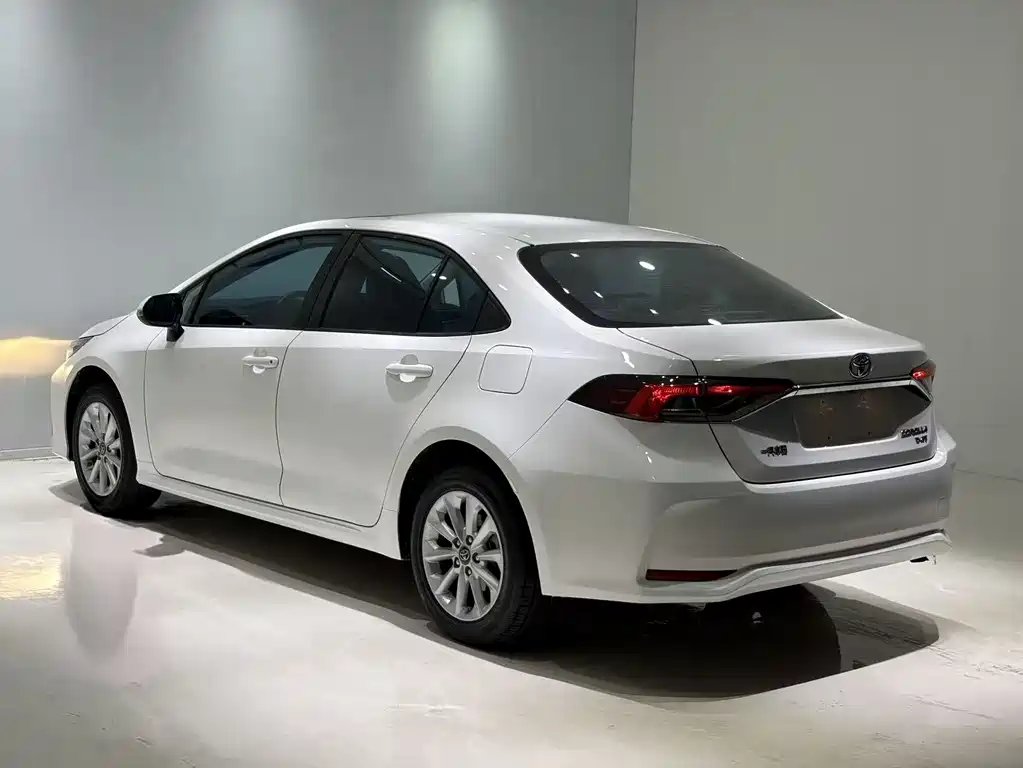 Toyota Corolla — фото 6