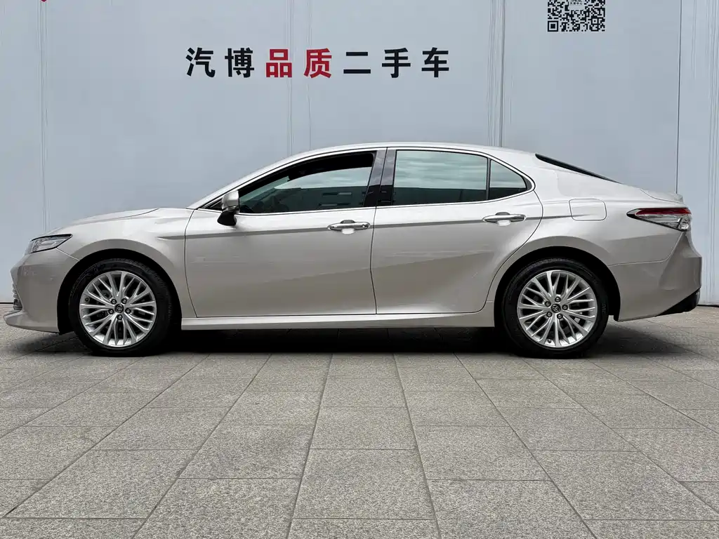 Toyota Camry — фото 4