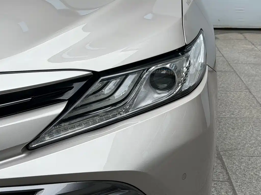 Toyota Camry — фото 6