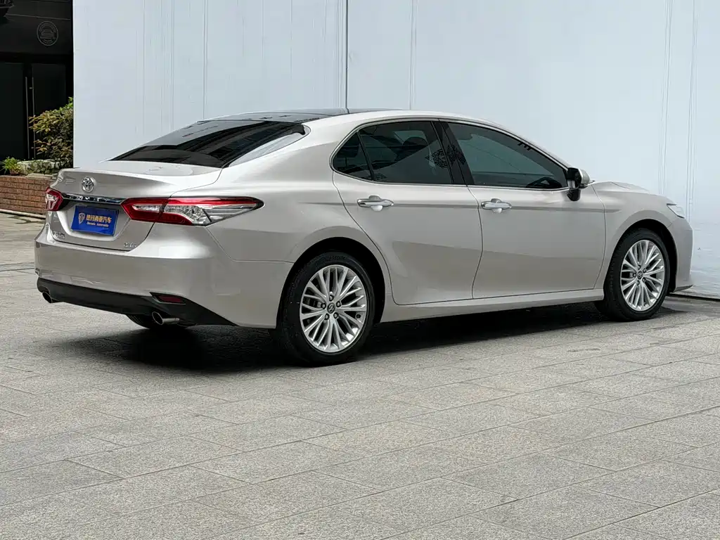 Toyota Camry — фото 7