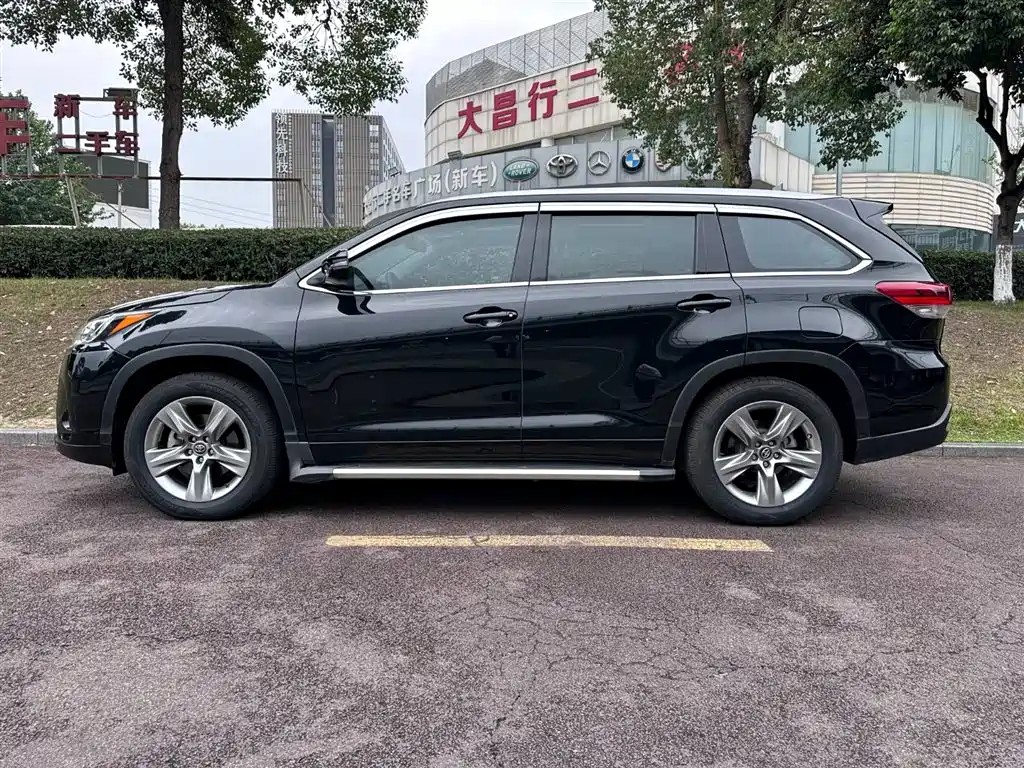 Toyota Highlander — фото 3