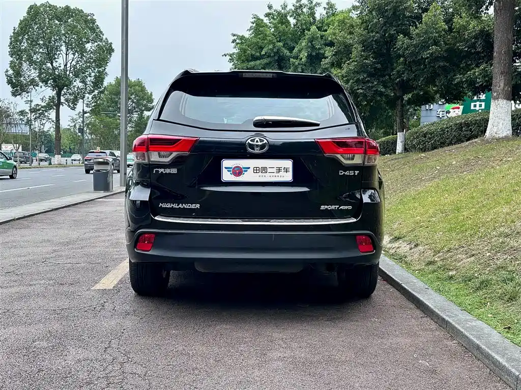 Toyota Highlander — фото 4