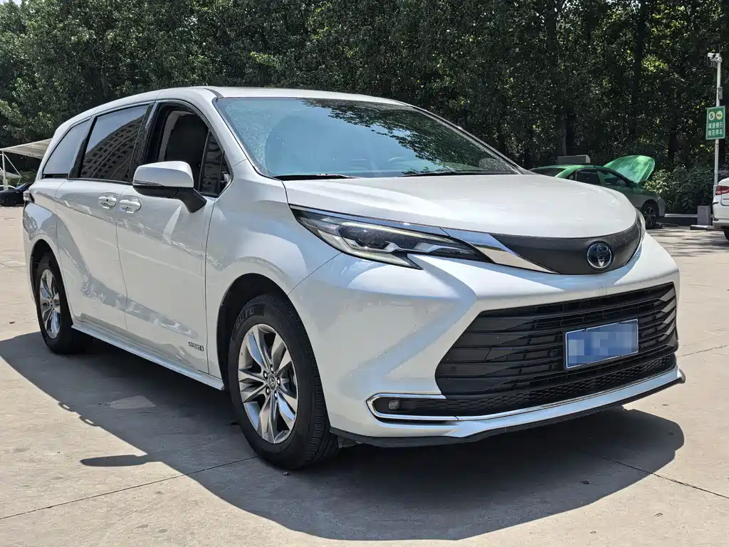 Toyota Sienna — фото 3