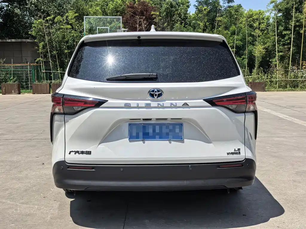 Toyota Sienna — фото 8