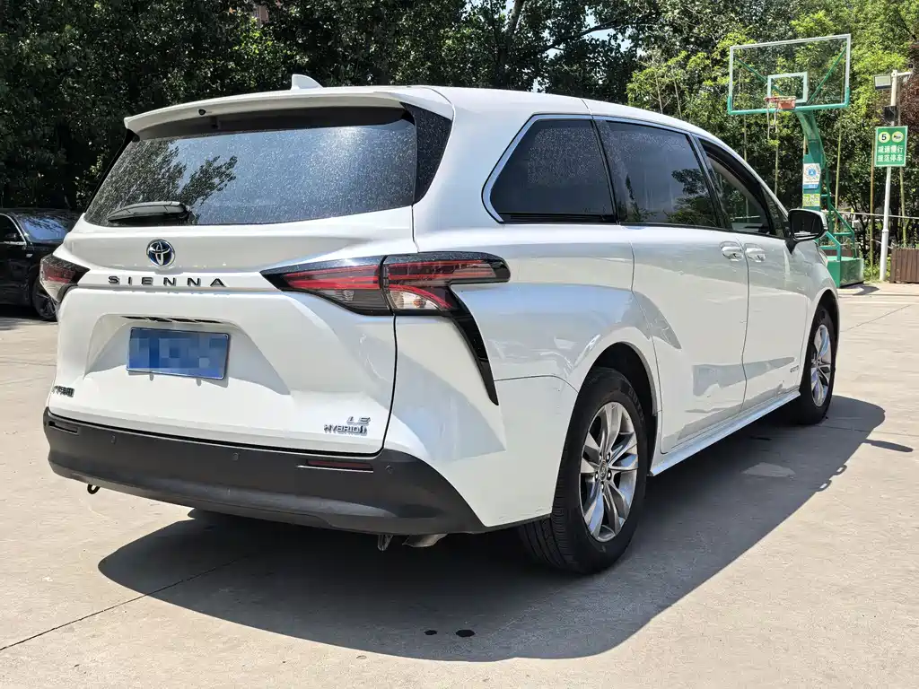 Toyota Sienna — фото 9