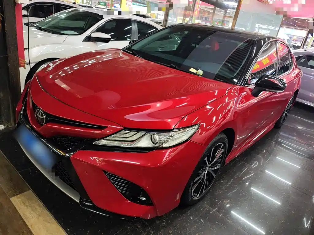 Toyota Camry — фото 2
