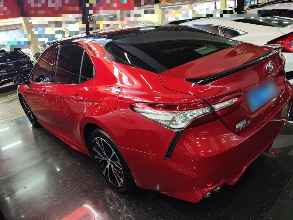 Toyota Camry — фото 23