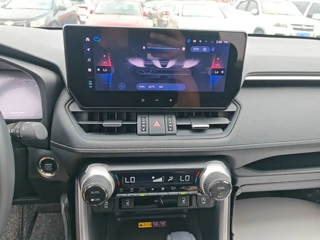 Toyota RAV4 — фото 13