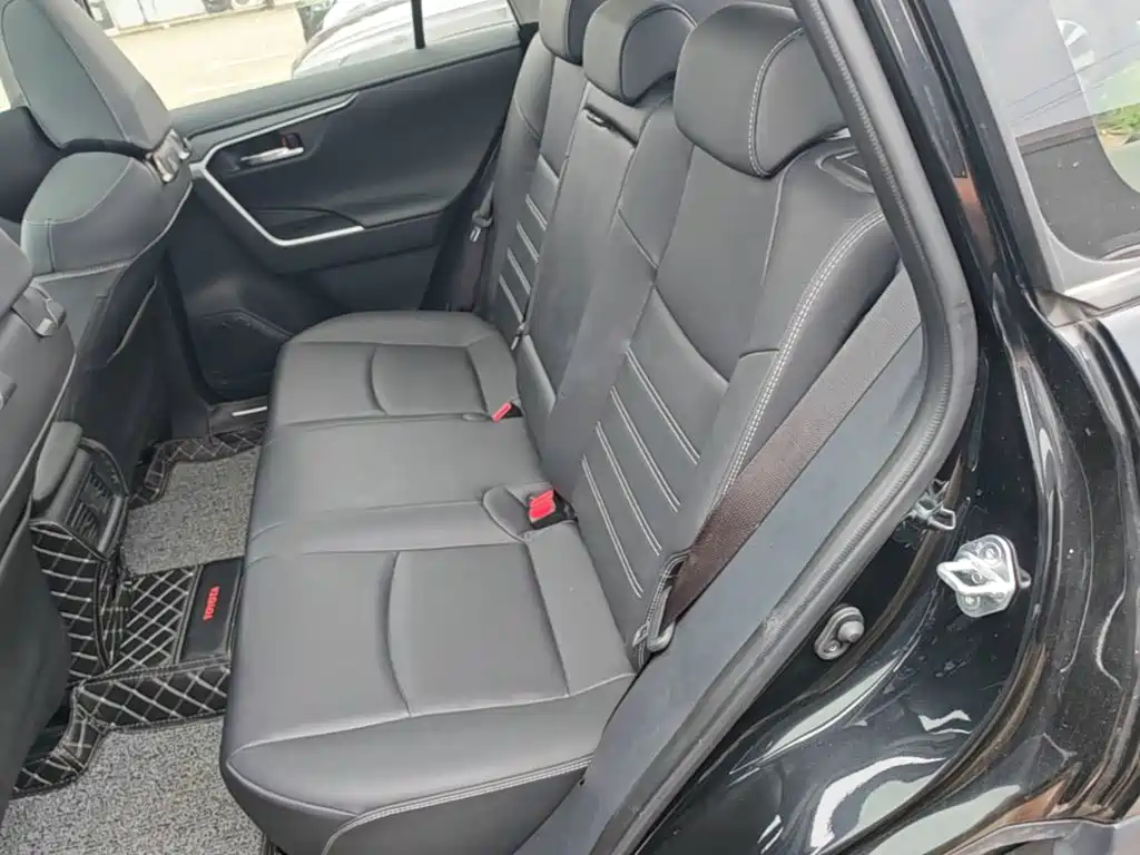 Toyota RAV4 — фото 17