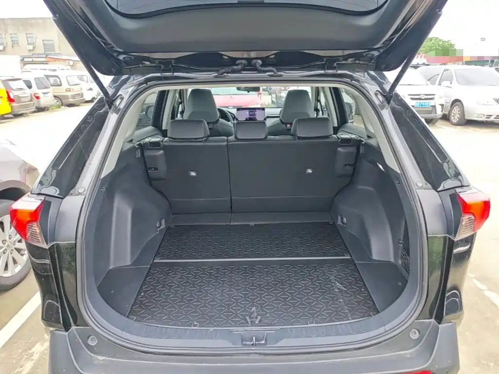 Toyota RAV4 — фото 19