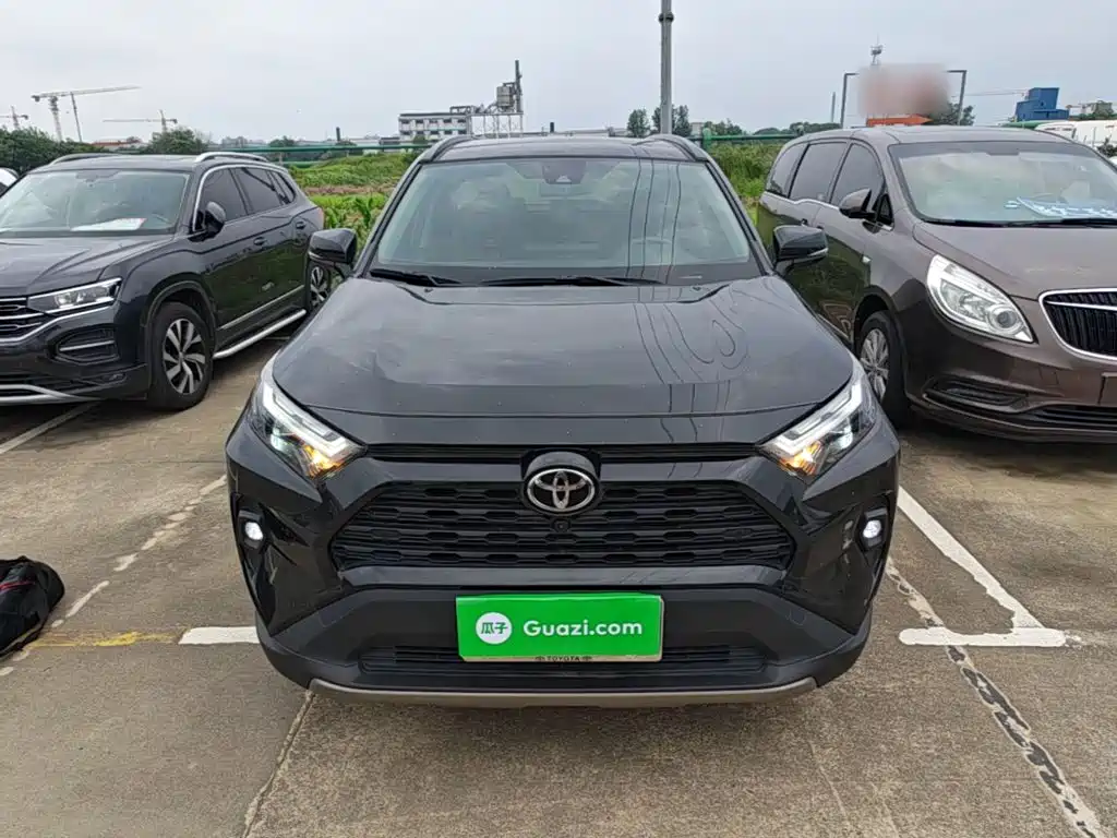 Toyota RAV4 — фото 3