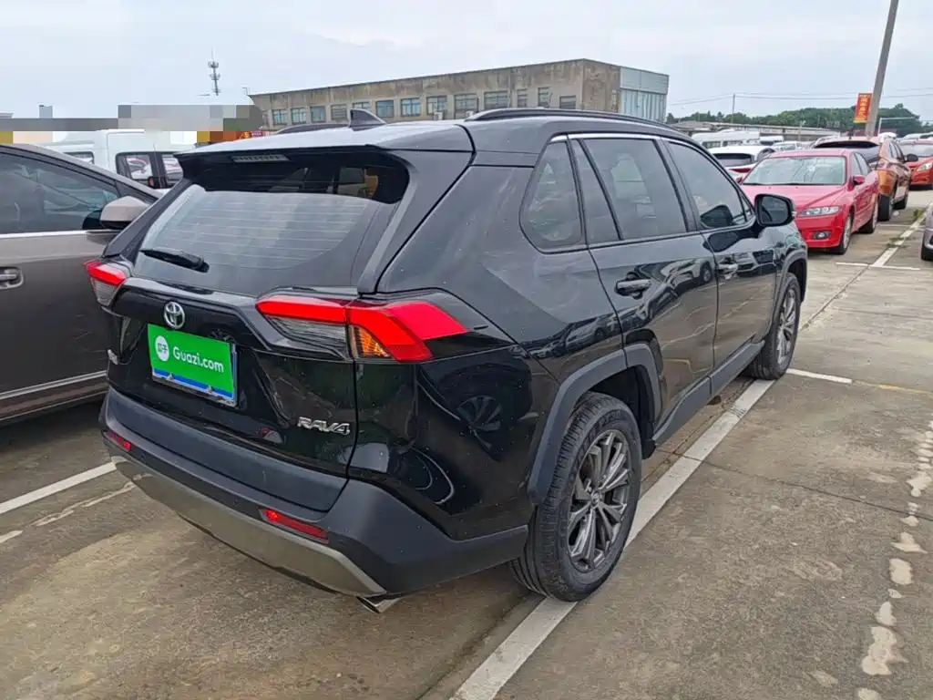 Toyota RAV4 — фото 7