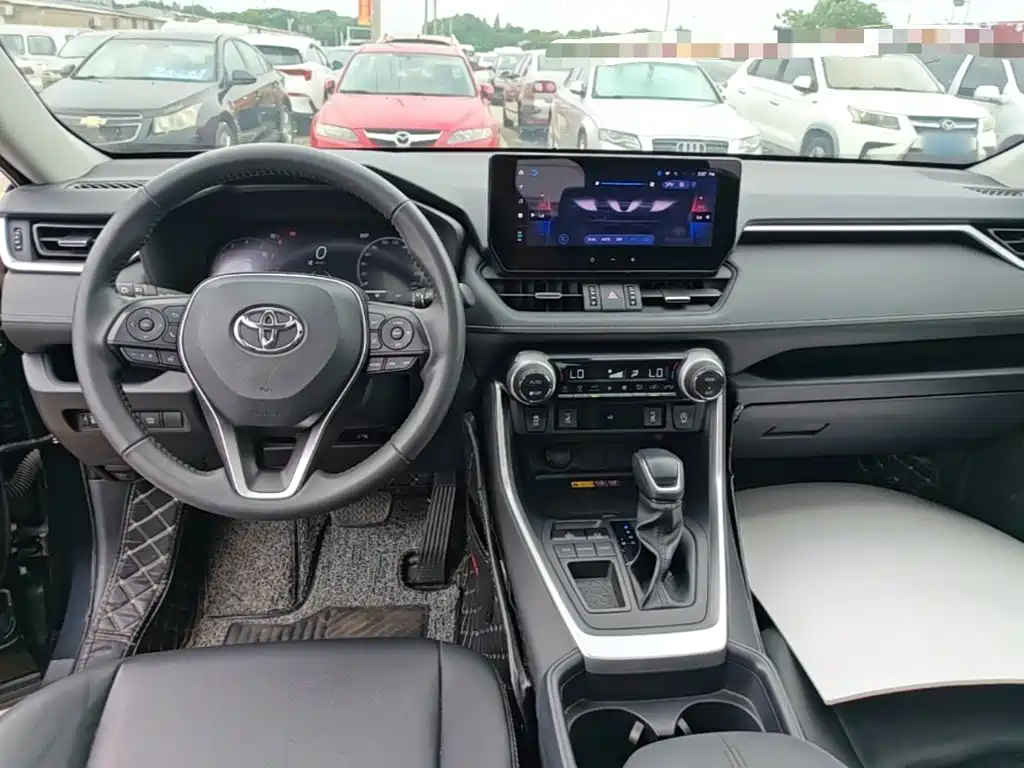 Toyota RAV4 — фото 10