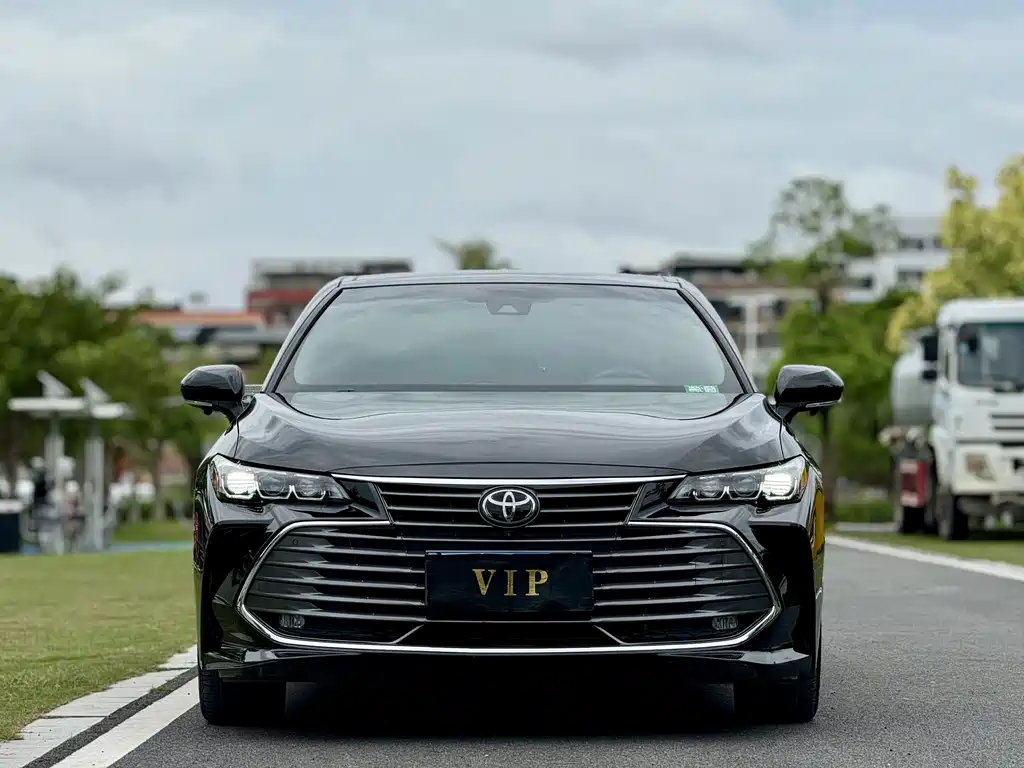 Toyota Avalon — фото 2