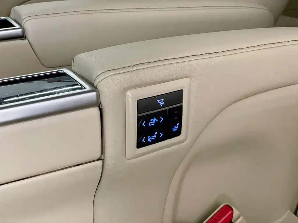 Toyota Alphard — фото 28