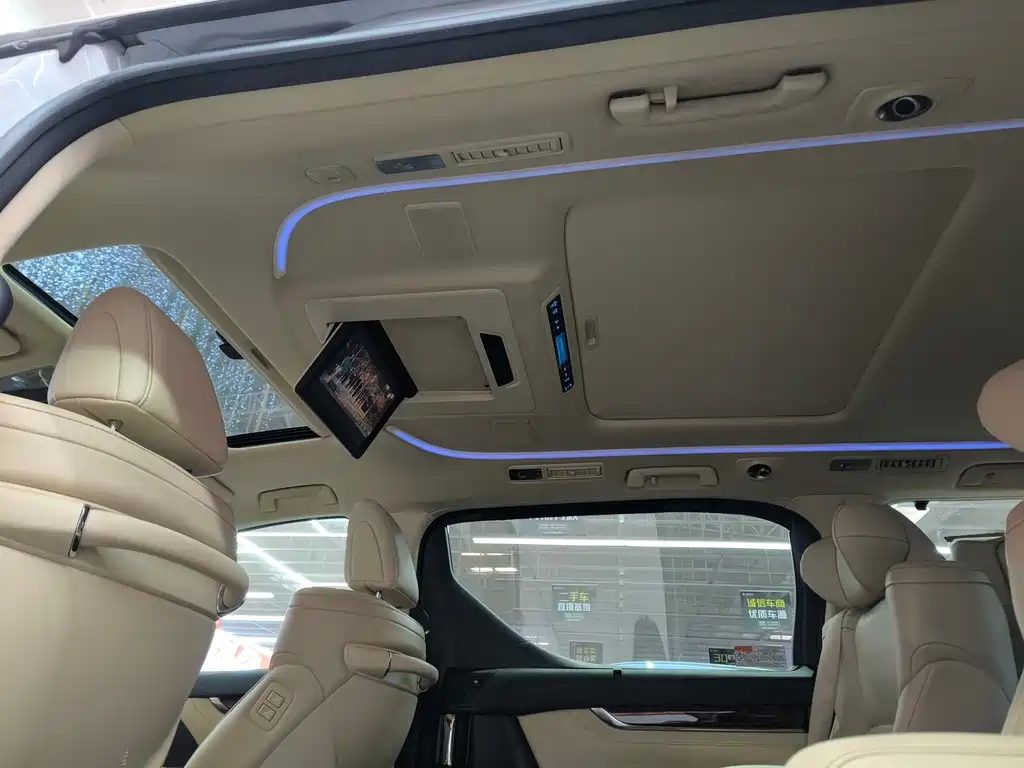 Toyota Alphard — фото 31