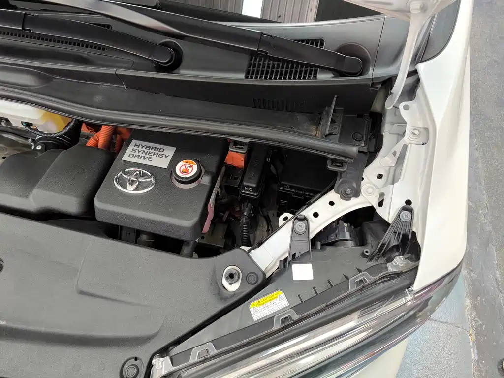 Toyota Alphard — фото 36