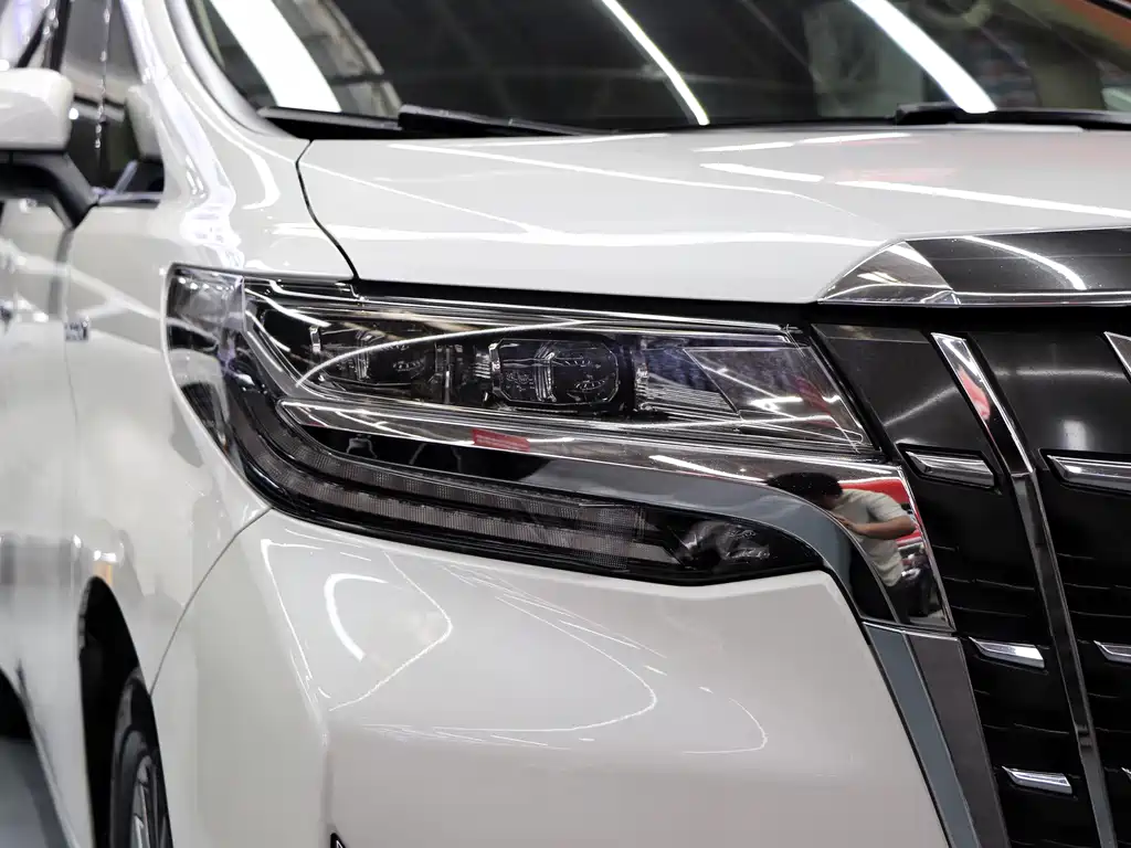 Toyota Alphard — фото 38