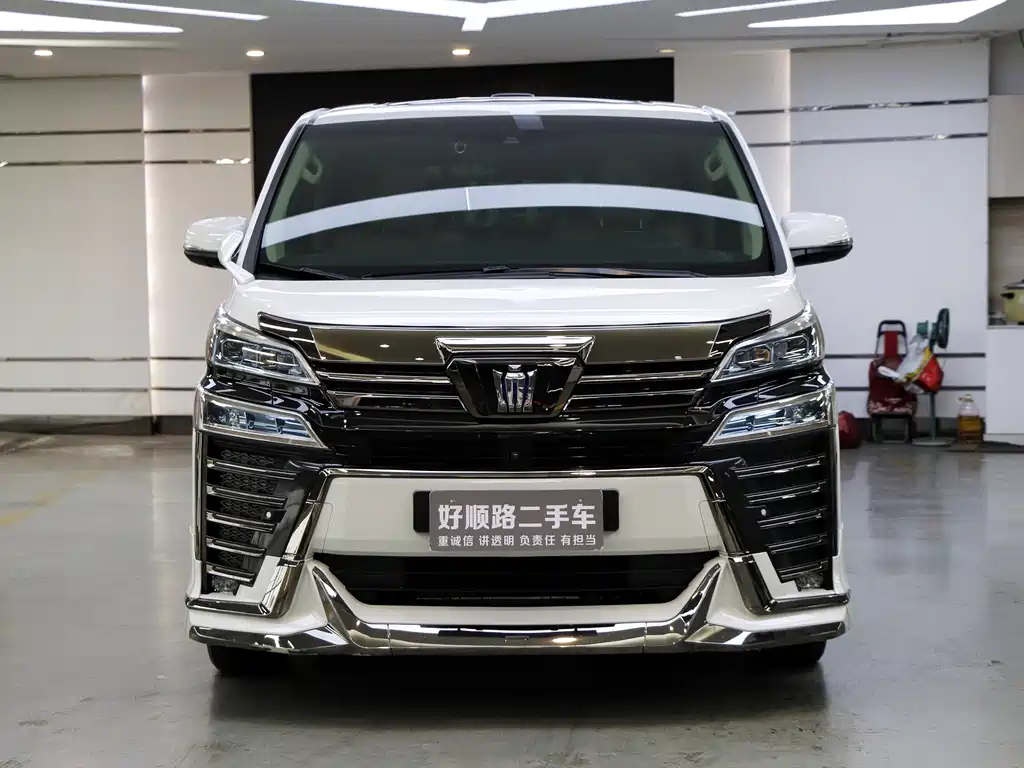 Toyota Vellfire — фото 2