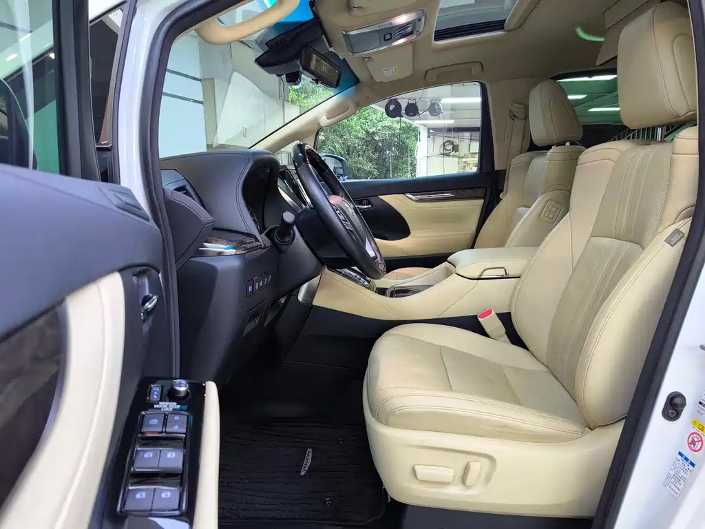 Toyota Vellfire — фото 11