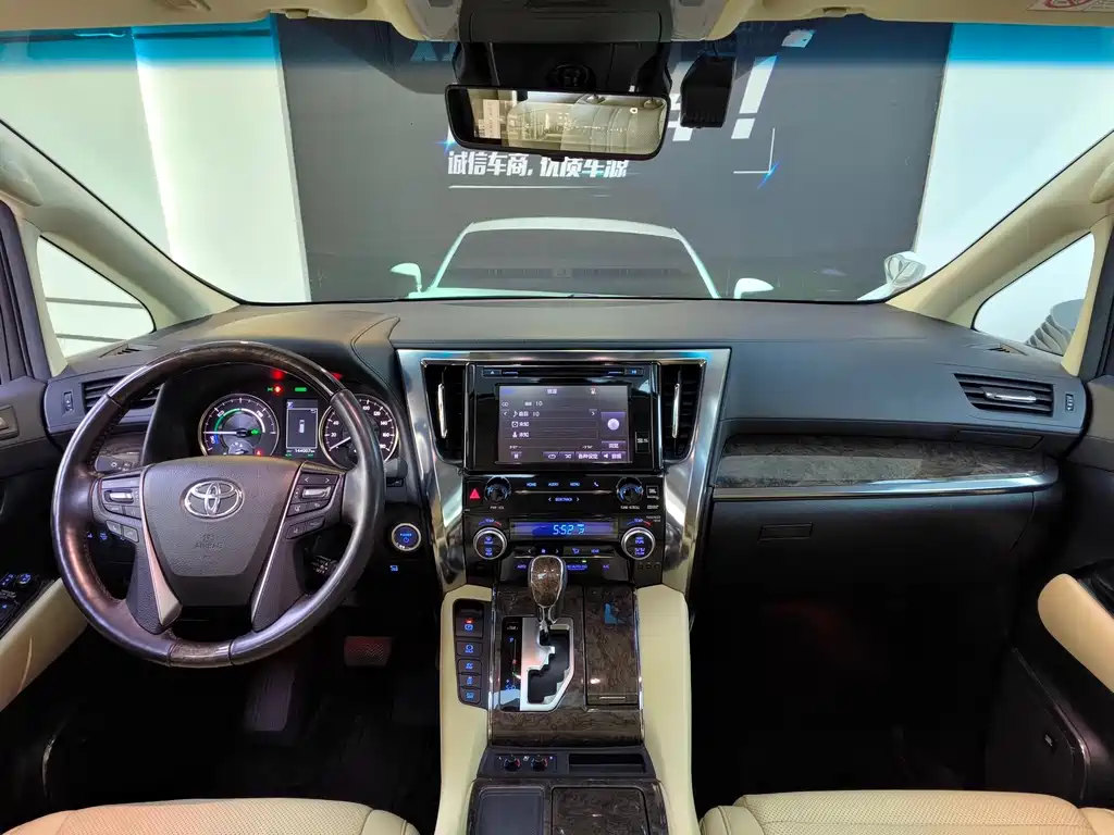 Toyota Vellfire — фото 17