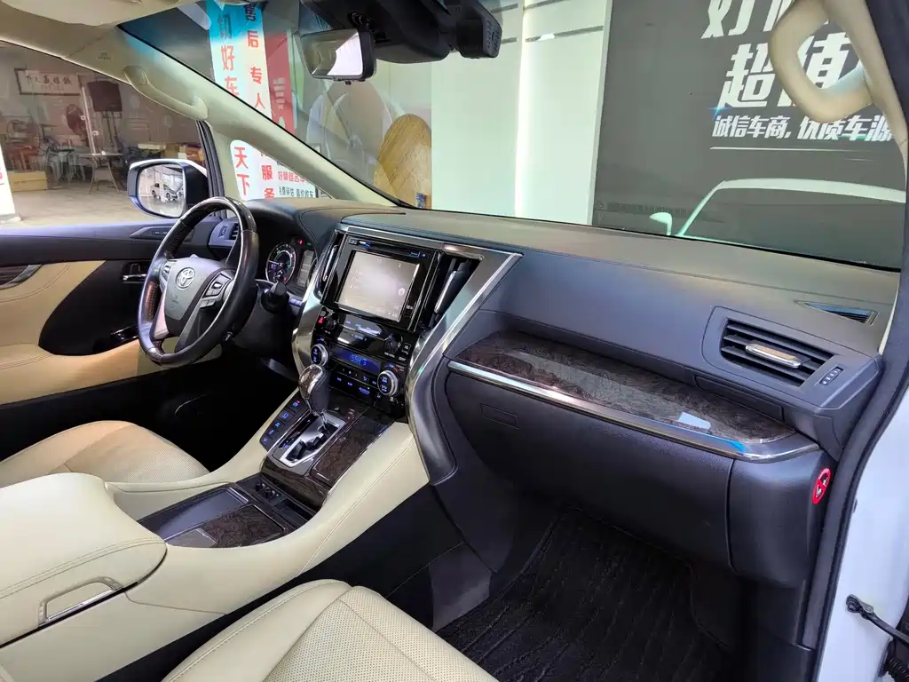 Toyota Vellfire — фото 18