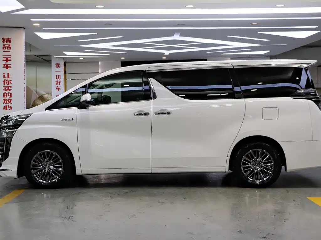 Toyota Vellfire — фото 3