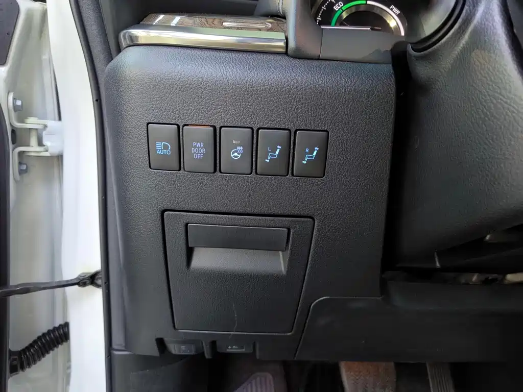 Toyota Vellfire — фото 22