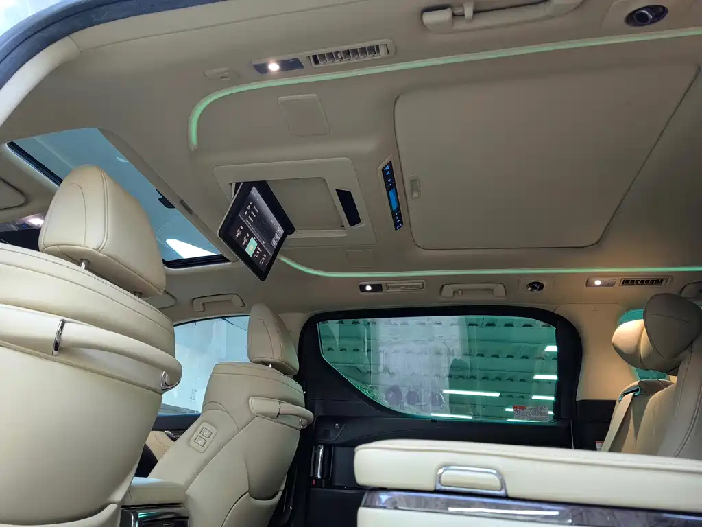 Toyota Vellfire — фото 24