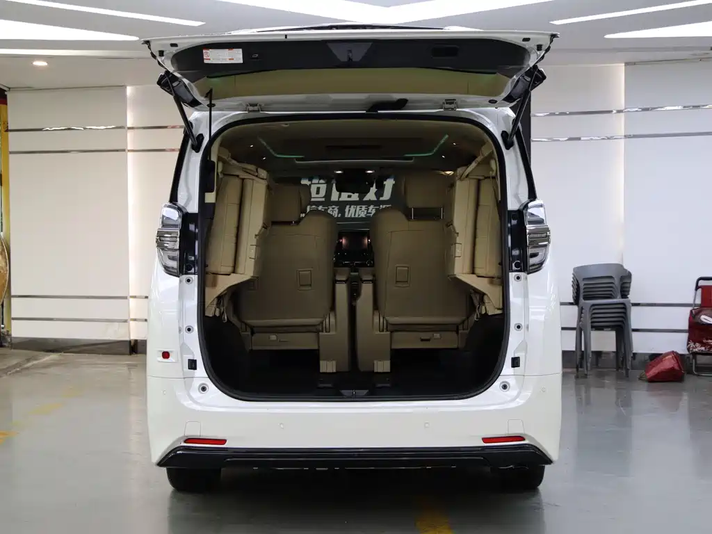 Toyota Vellfire — фото 25