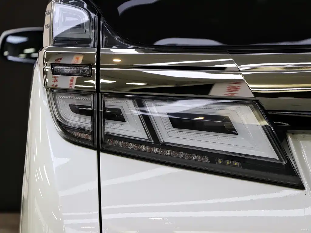 Toyota Vellfire — фото 32