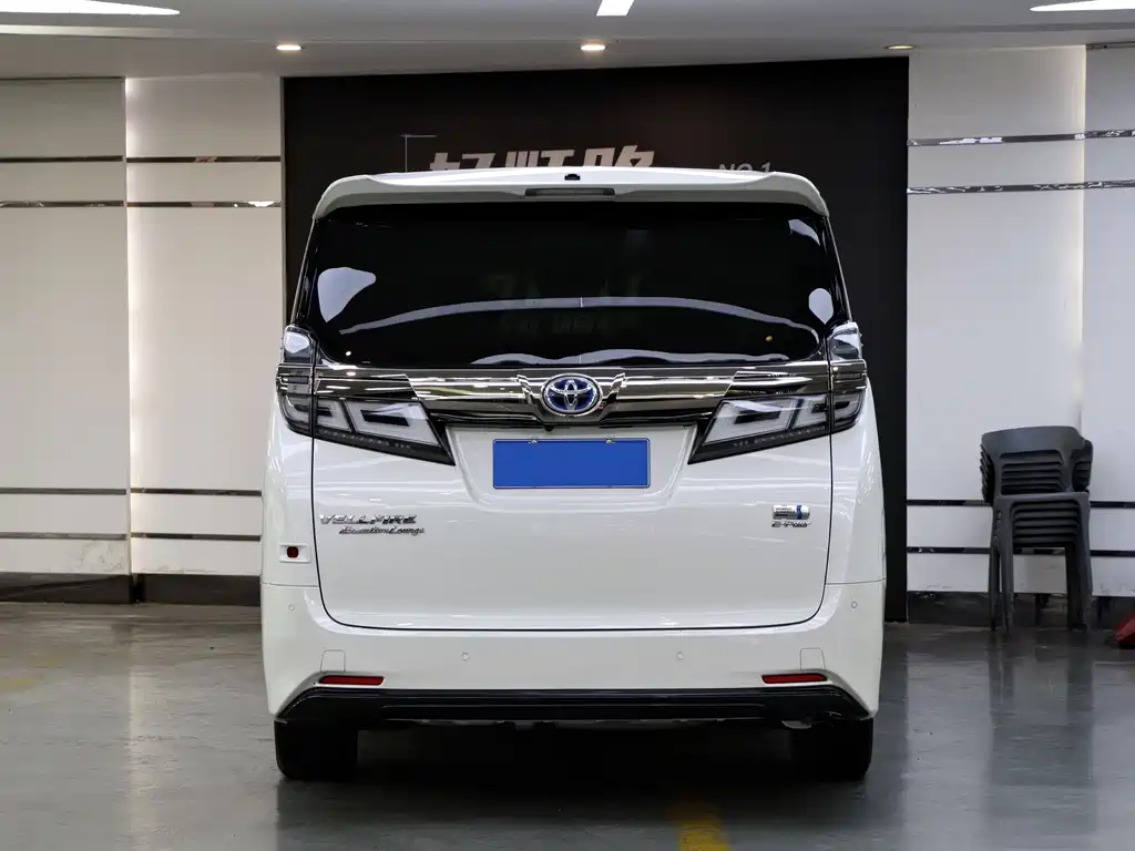 Toyota Vellfire — фото 5