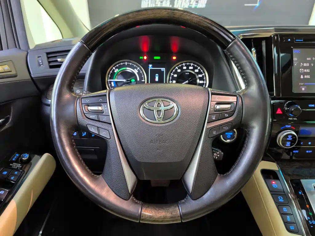 Toyota Vellfire — фото 7