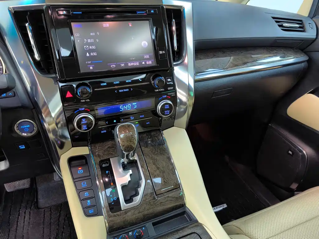 Toyota Vellfire — фото 9