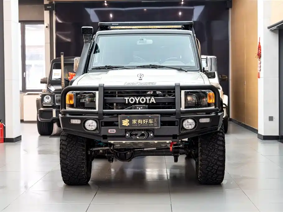Toyota Land Cruiser — фото 2