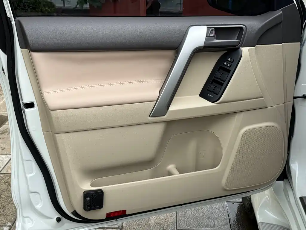 Toyota Prado (Import) — фото 6