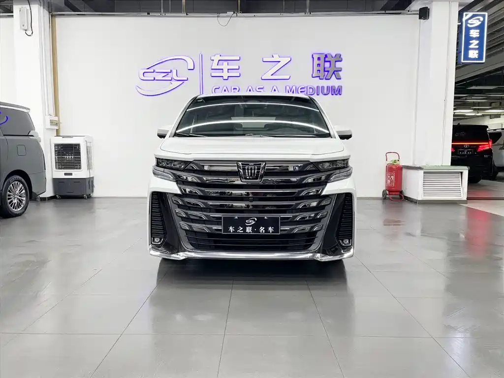 Toyota Vellfire — фото 2
