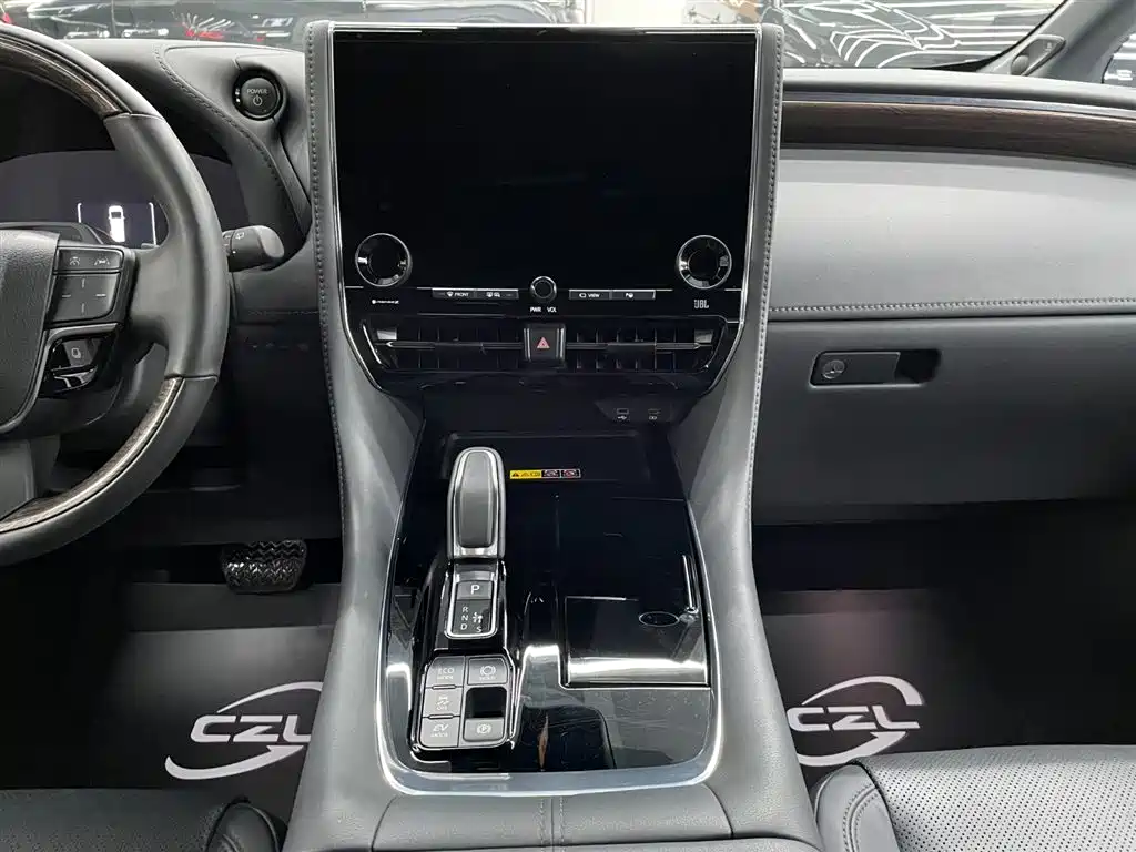 Toyota Vellfire — фото 11