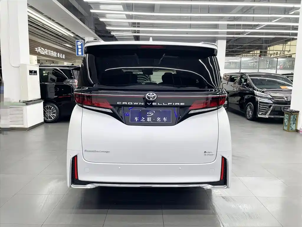 Toyota Vellfire — фото 5