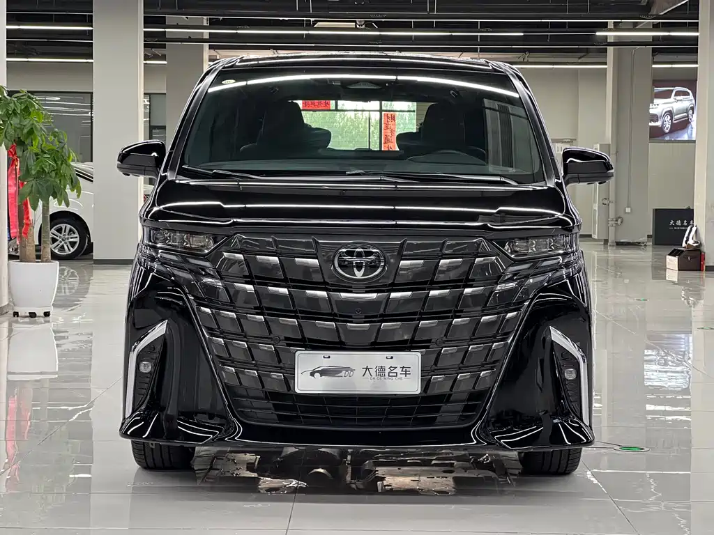 Toyota Alphard — фото 2