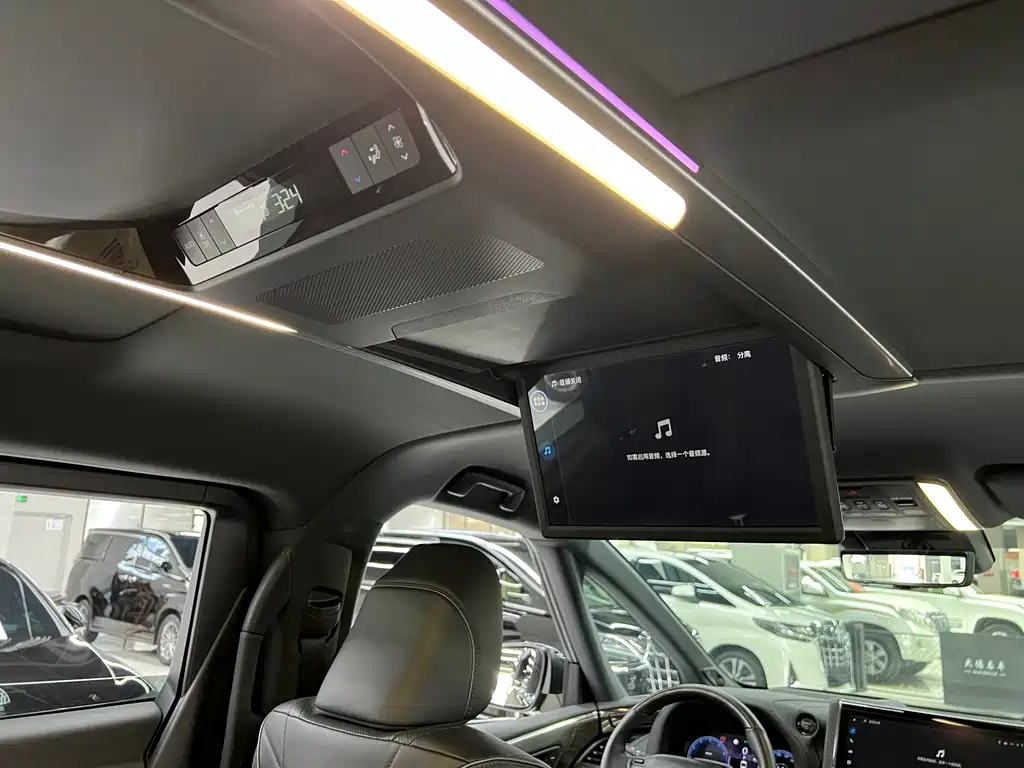 Toyota Alphard — фото 15