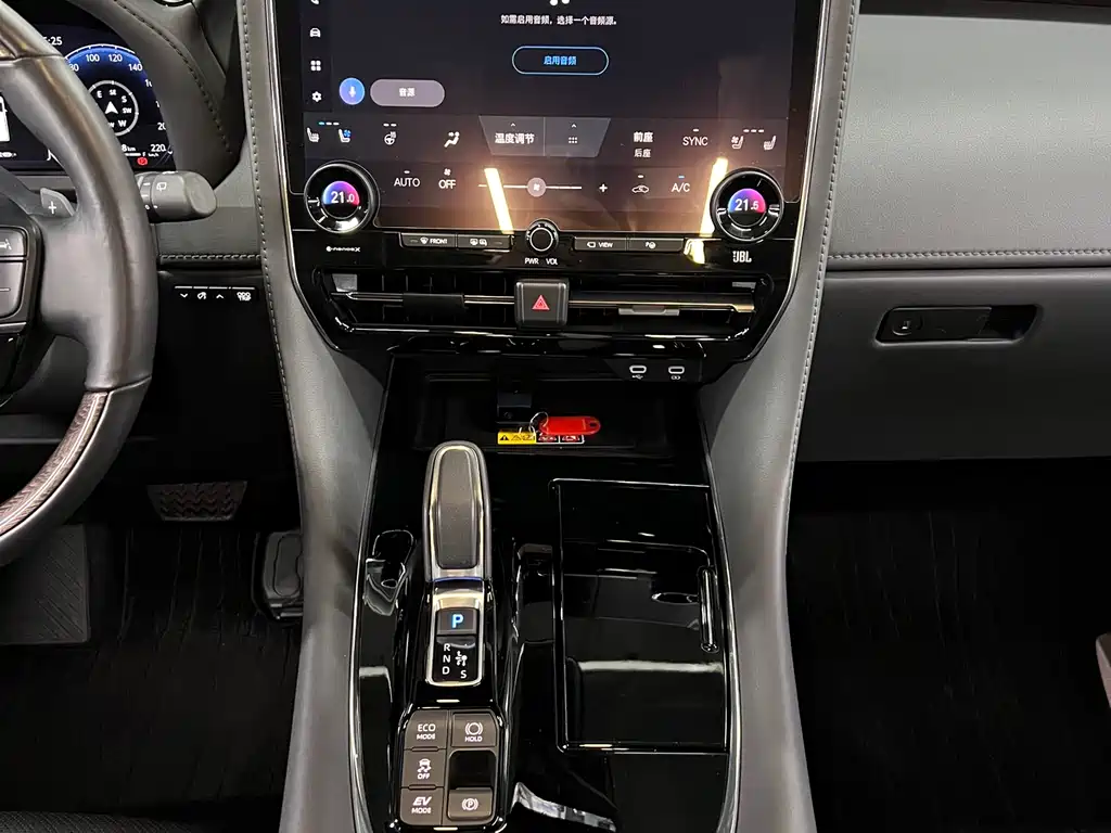 Toyota Alphard — фото 19